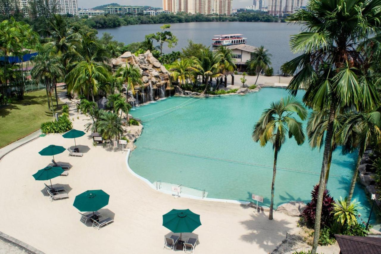 Mines Beach Resort Hotel Seri Kembangan Exteriör bild