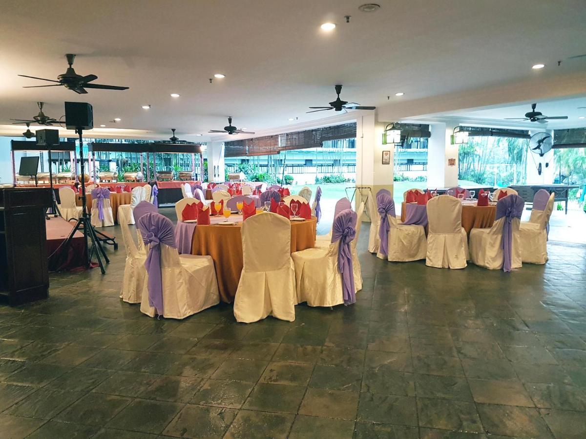 Mines Beach Resort Hotel Seri Kembangan Exteriör bild
