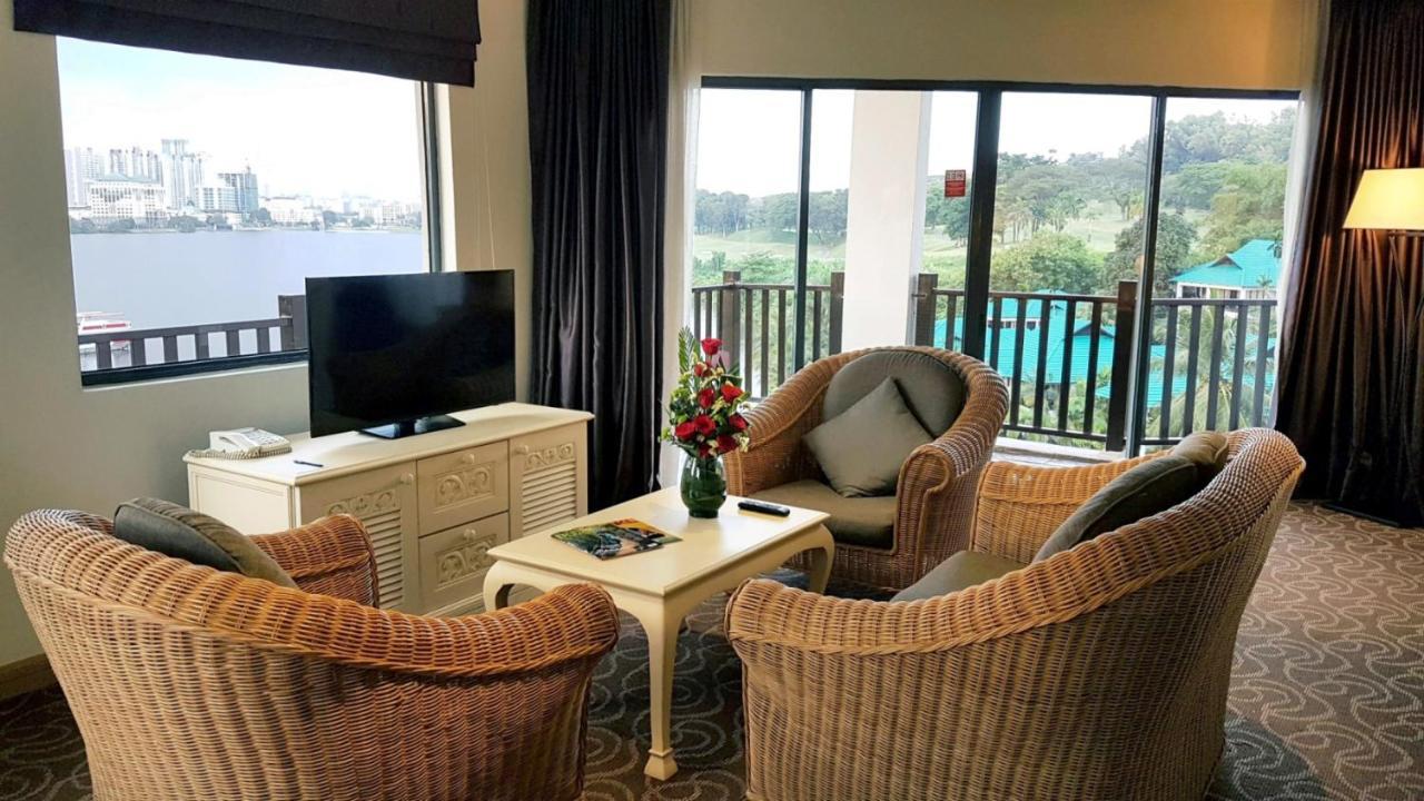Mines Beach Resort Hotel Seri Kembangan Exteriör bild