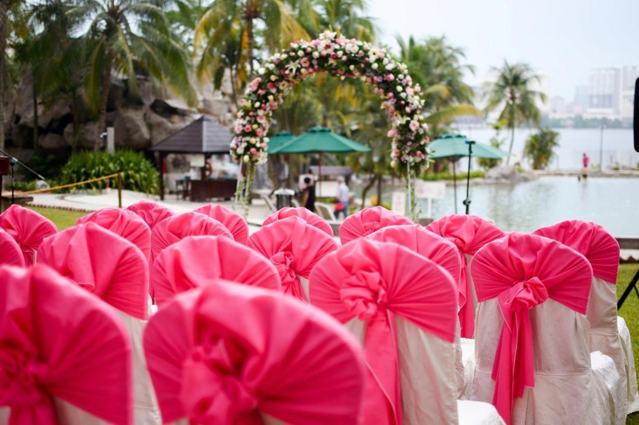 Mines Beach Resort Hotel Seri Kembangan Exteriör bild