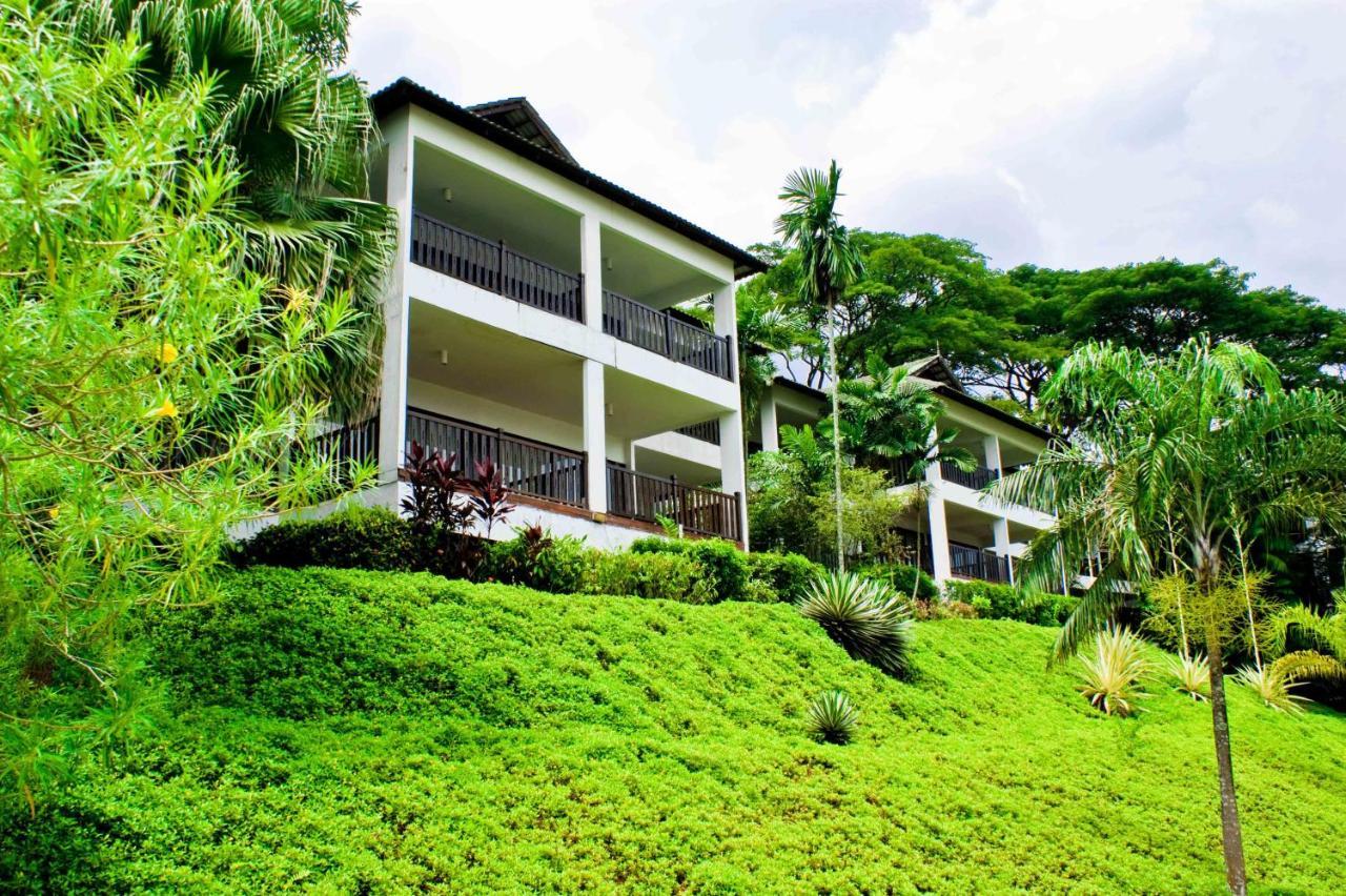 Mines Beach Resort Hotel Seri Kembangan Exteriör bild