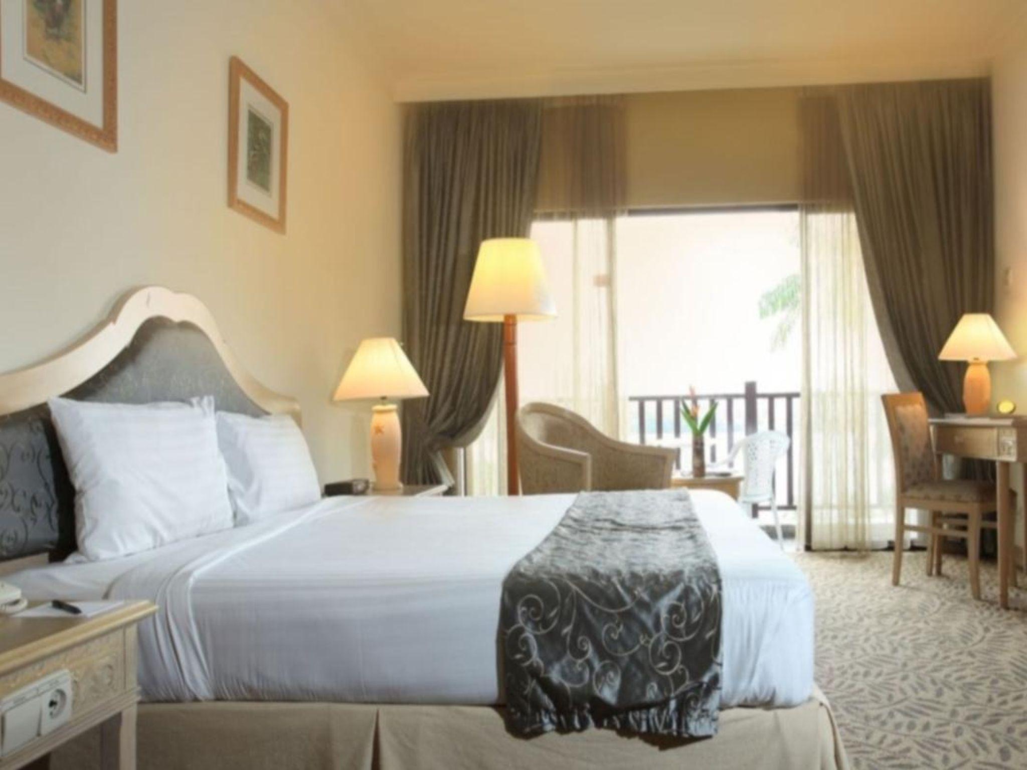 Mines Beach Resort Hotel Seri Kembangan Exteriör bild
