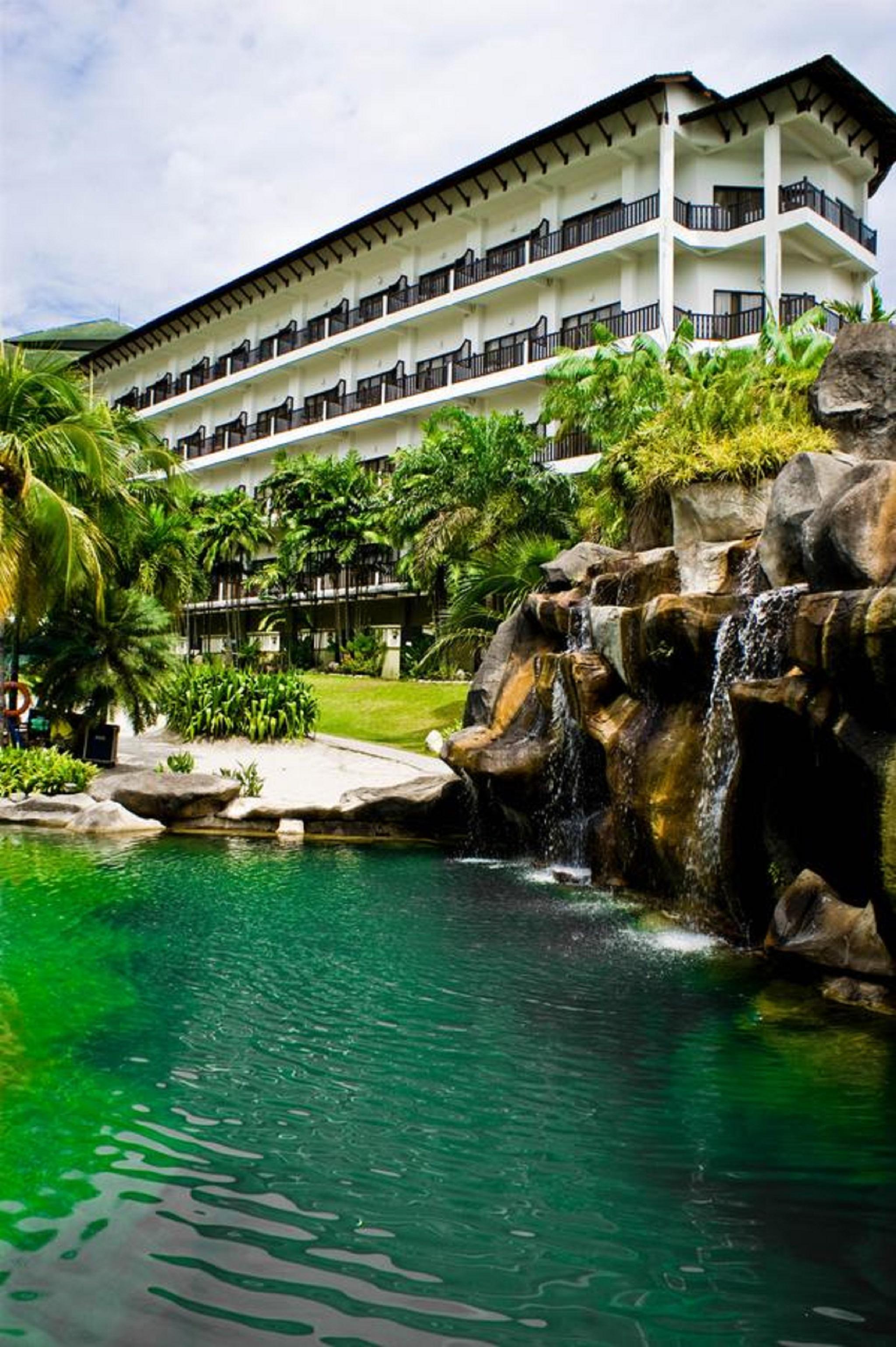 Mines Beach Resort Hotel Seri Kembangan Exteriör bild