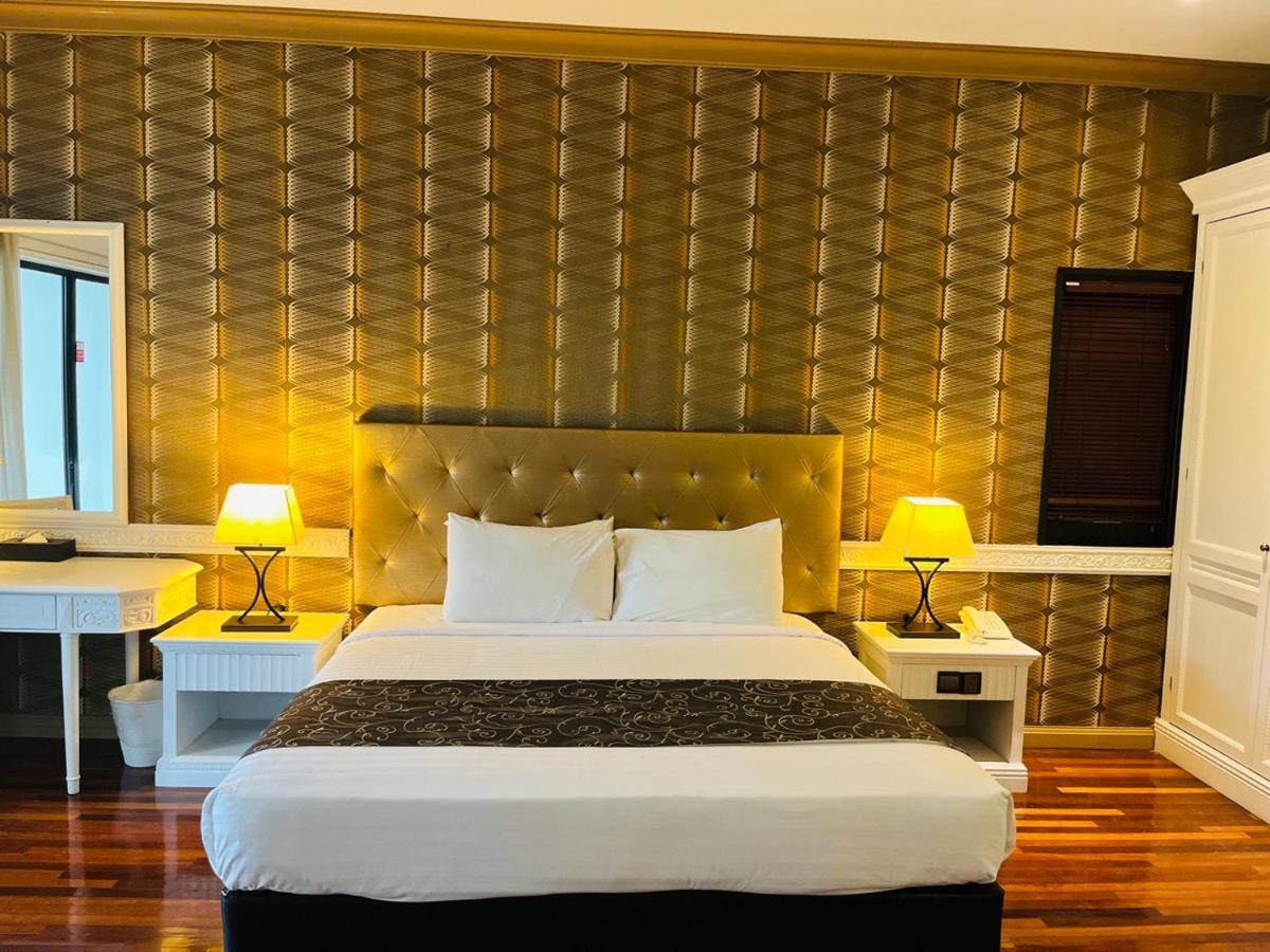 Mines Beach Resort Hotel Seri Kembangan Exteriör bild