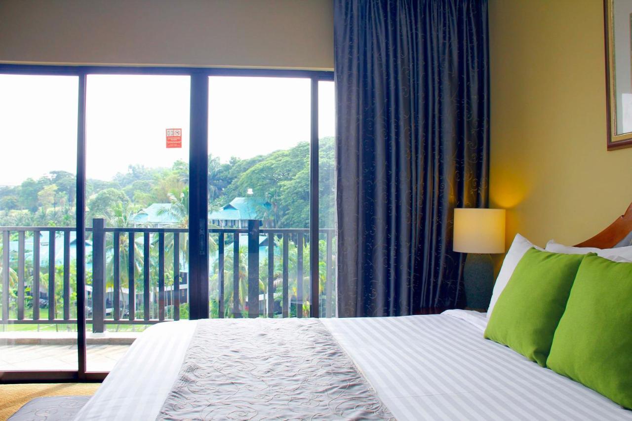 Mines Beach Resort Hotel Seri Kembangan Exteriör bild
