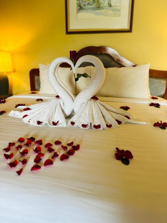 Mines Beach Resort Hotel Seri Kembangan Exteriör bild