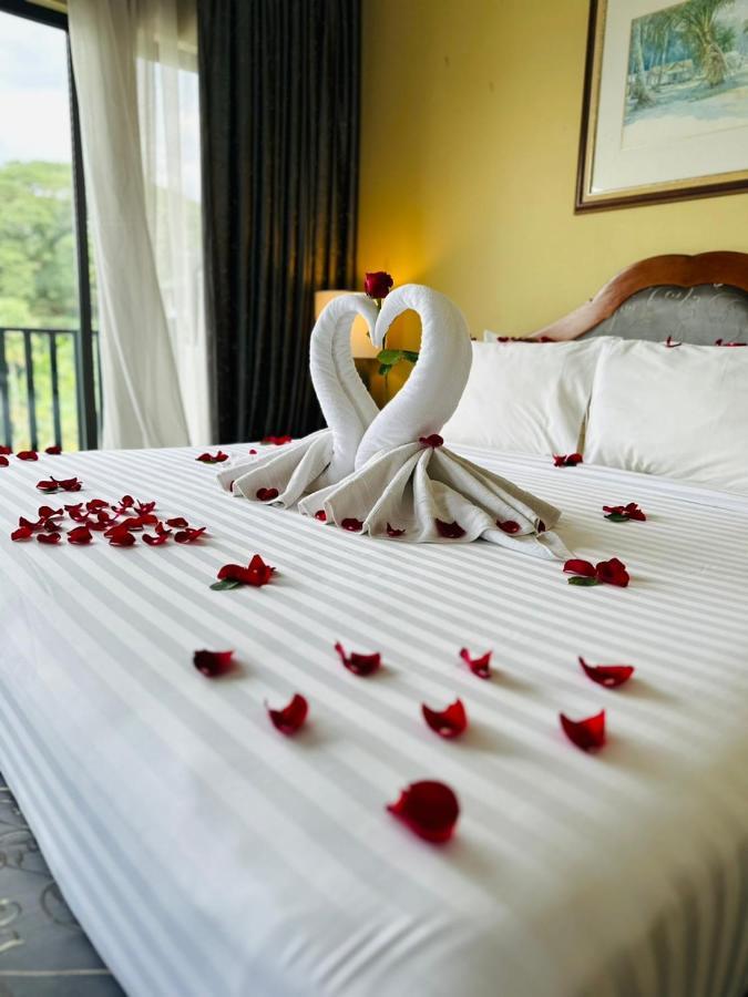 Mines Beach Resort Hotel Seri Kembangan Exteriör bild
