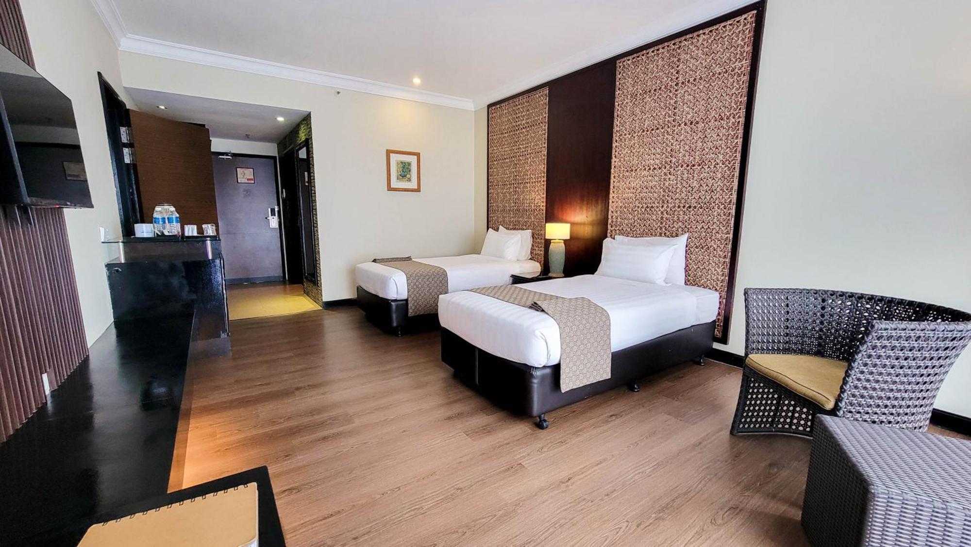 Mines Beach Resort Hotel Seri Kembangan Exteriör bild