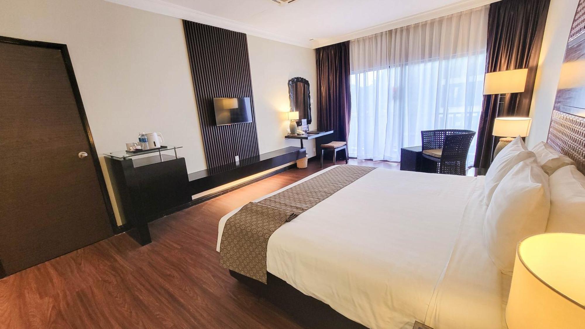 Mines Beach Resort Hotel Seri Kembangan Exteriör bild