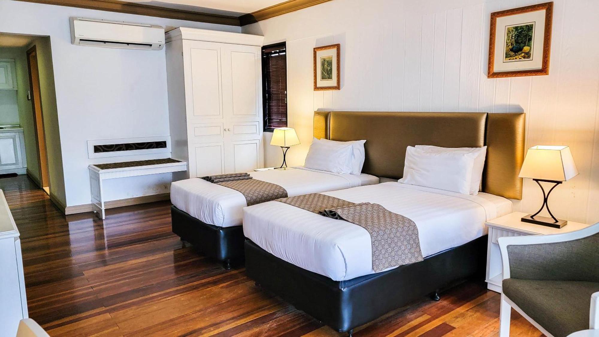 Mines Beach Resort Hotel Seri Kembangan Exteriör bild